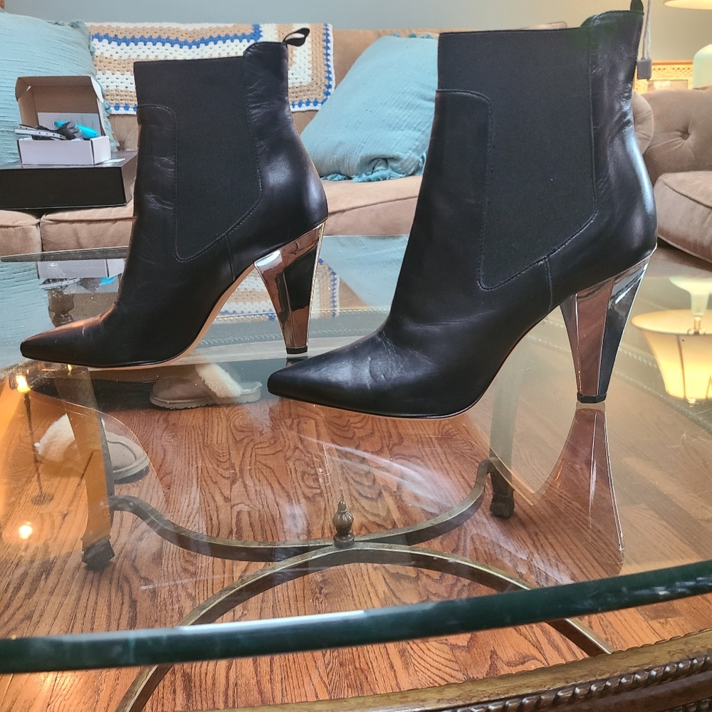 BRAND NEW FROM ITALY..BALDININI TREND Black shoes with silver tiny pump. Size 40